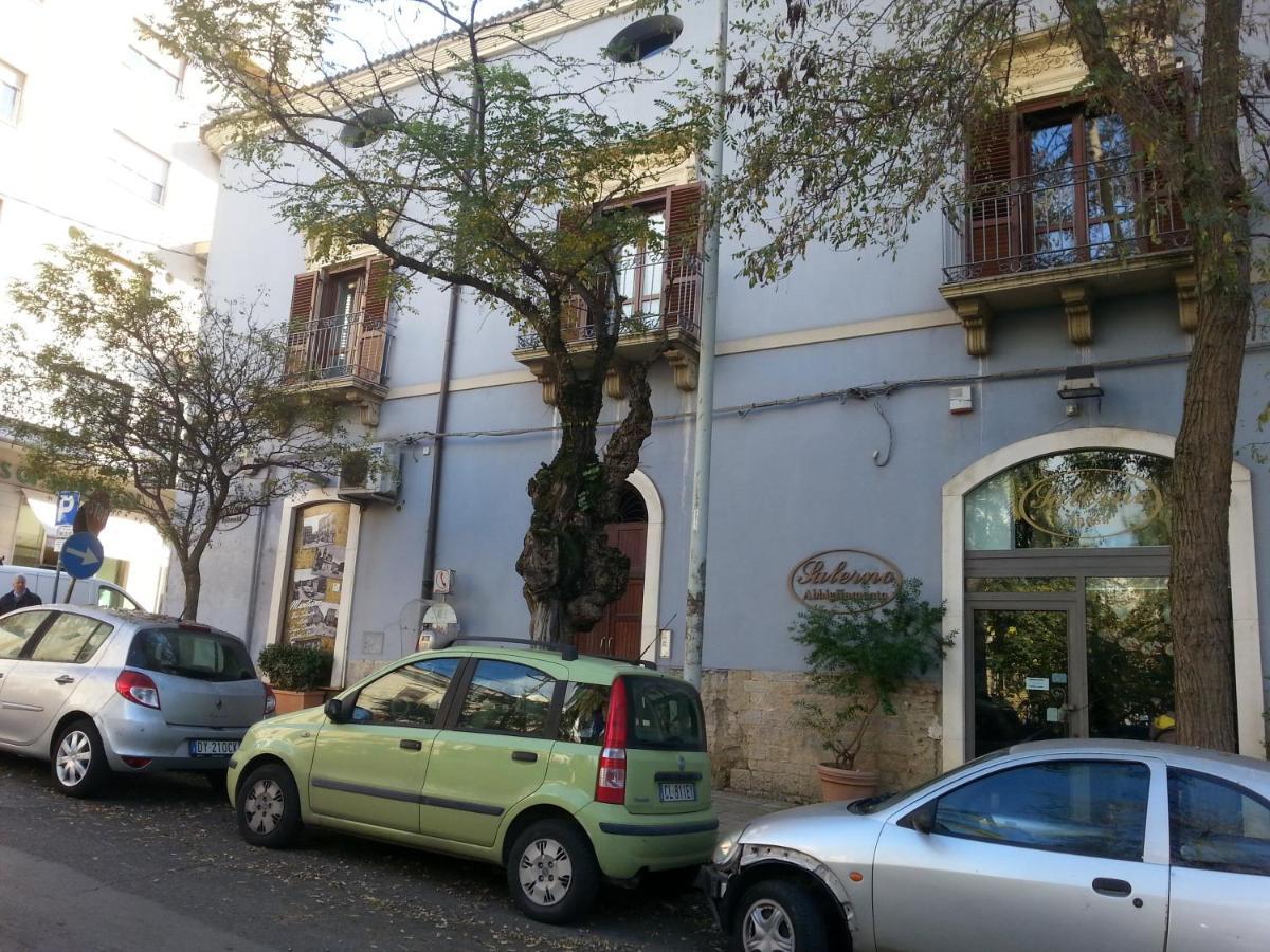 Palazzo Cosentino Bed & Breakfast Калтанисета Екстериор снимка